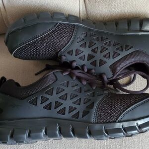 Reebok Sublite Cushion work shoe. These are UNISEX 
Mens 6w - Womens 8w